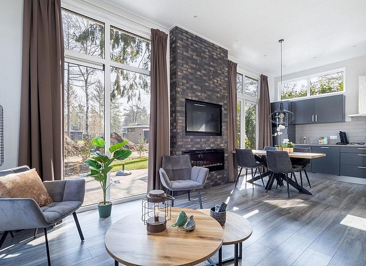 Natural surroundings at Holiday home Deerhoeve comfort in Hoenderloo, Veluwe. Perfect for a relaxing vacation.