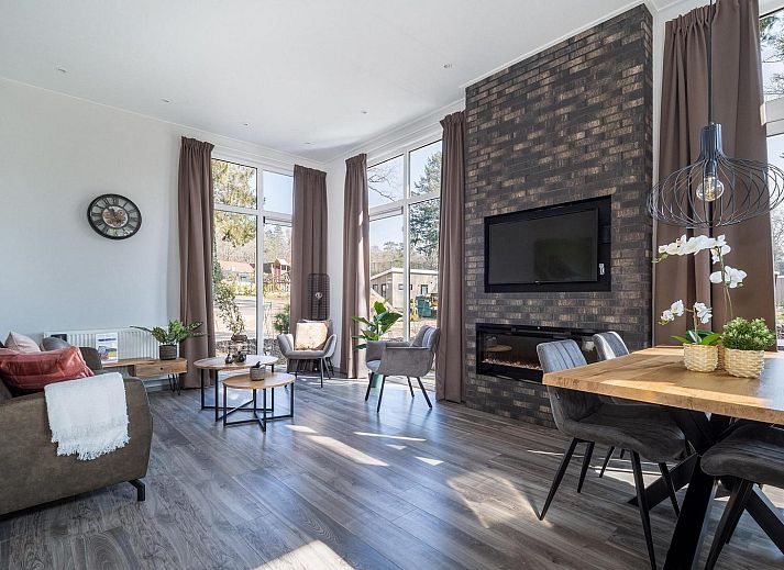 Natural surroundings at Holiday home Deerhoeve comfort in Hoenderloo, Veluwe. Perfect for a relaxing vacation.