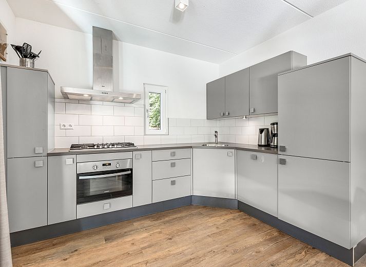 Cozy sitting area in Miggelenberg bungalow, Hoenderloo, Veluwe, Gelderland with modern decor.