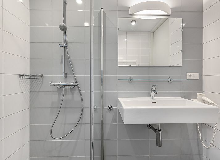 Cozy sitting area in Miggelenberg bungalow, Hoenderloo, Veluwe, Gelderland with modern decor.