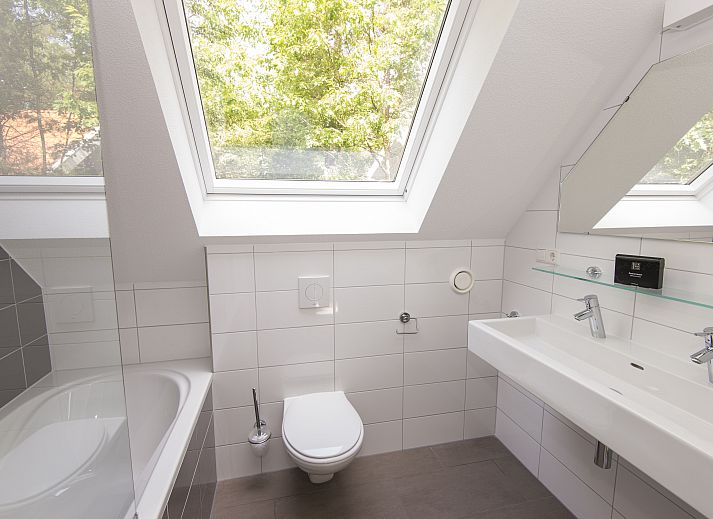 Seitenansicht des 10-Bett-Bungalows Miggelenberg in Hoenderloo, Veluwe.