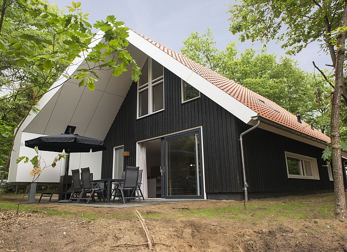 Gemuetliches, modern eingerichtetes Wohnzimmer im Bungalow Miggelenberg, Hoenderloo, Veluwe.