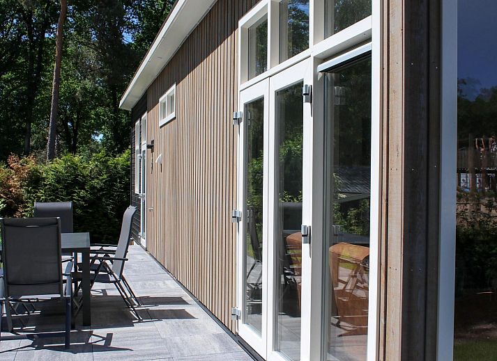 Vacation home Heidehoeve comfort in Hoenderloo with beautiful terrace surrounded by nature on the Veluwe, Gelderland.