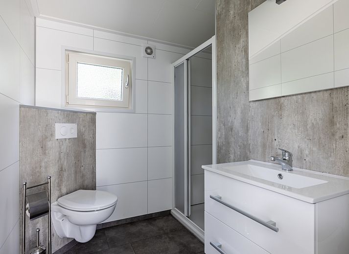 Terrace at Holiday home Heidehoeve comfort in Hoenderloo, ideal for outdoor dining on the Veluwe, Gelderland.