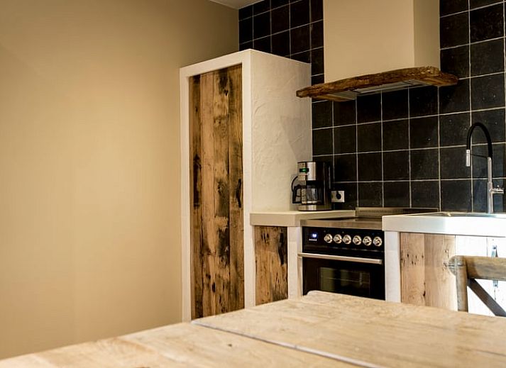 Huisje in Hoenderloo, Veluwe, Gelderland, een charmant vakantiehuis omringd door natuur.