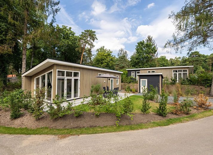 Detached house in Hoenderloo in the Veluwe, Gelderland, with modern exterior and green surroundings.