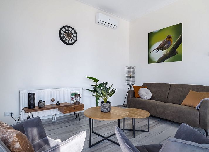 Vakantiehuis in Hoenderloo, Veluwe, Gelderland, met ruime tuin en moderne architectuur.