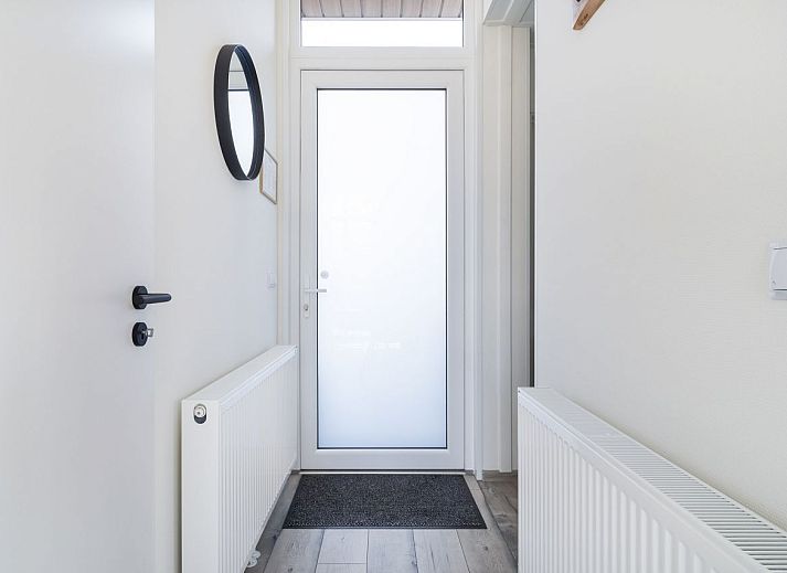 Terras van de vrijstaande woning in Hoenderloo, ideaal voor buiten dineren op de Veluwe, Gelderland.