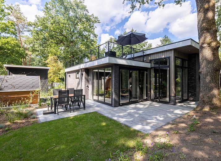 Freistehendes Haus in Hoenderloo mit groer Terrasse, Veluwe, Gelderland. Genieen Sie die Natur rund um dieses Ferienhaus.