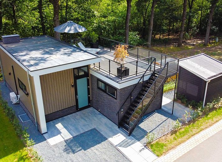 Freistehendes Haus in Hoenderloo mit groer Terrasse, Veluwe, Gelderland. Genieen Sie die Natur rund um dieses Ferienhaus.