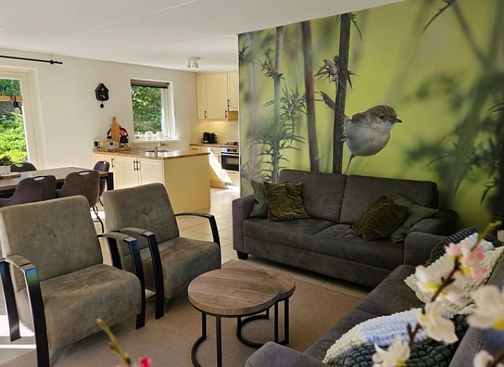 Bloemenpracht bij Huisje in Garderen, vakantiehuis in de Veluwse natuur, Gelderland.