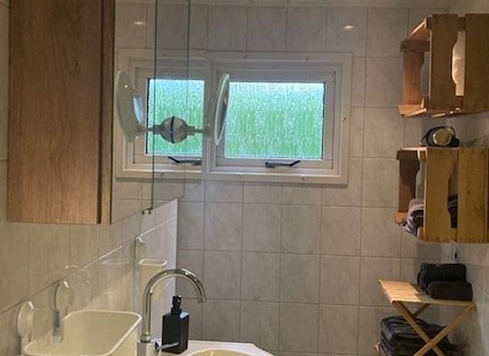 Gezellig winteruitzicht bij Vakantiehuisje in Garderen, Veluwe, met verlichte terrasomgeving in Gelderland.