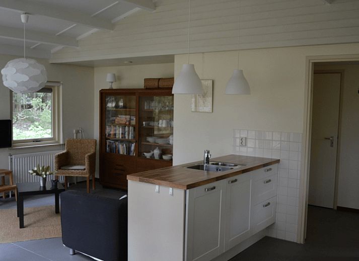 Rustikales Ferienhaus in Elspeet, Veluwe, mit natuerlicher Umgebung und viel Platz im Freien.