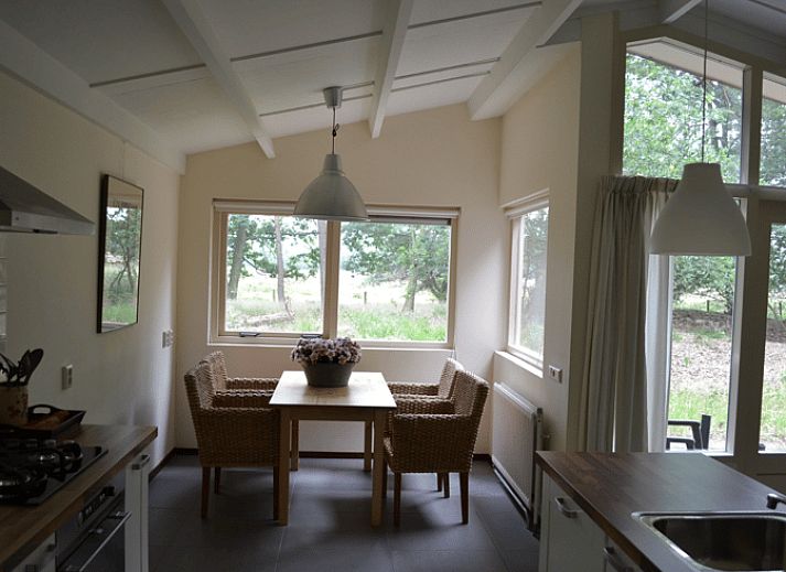 Rustikales Ferienhaus in Elspeet, Veluwe, mit natuerlicher Umgebung und viel Platz im Freien.