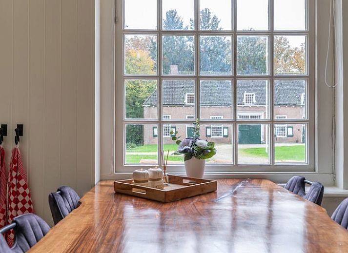 Elegant vacation home in 't Harde, Veluwe, Gelderland, surrounded by autumn scenery and rustic charm, ideal for relaxation and nature experience.