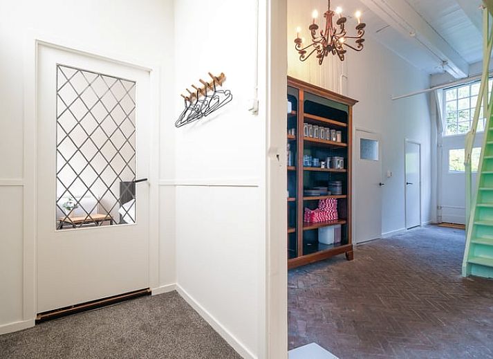 Elegant vacation home in 't Harde, Veluwe, Gelderland, surrounded by autumn scenery and rustic charm, ideal for relaxation and nature experience.