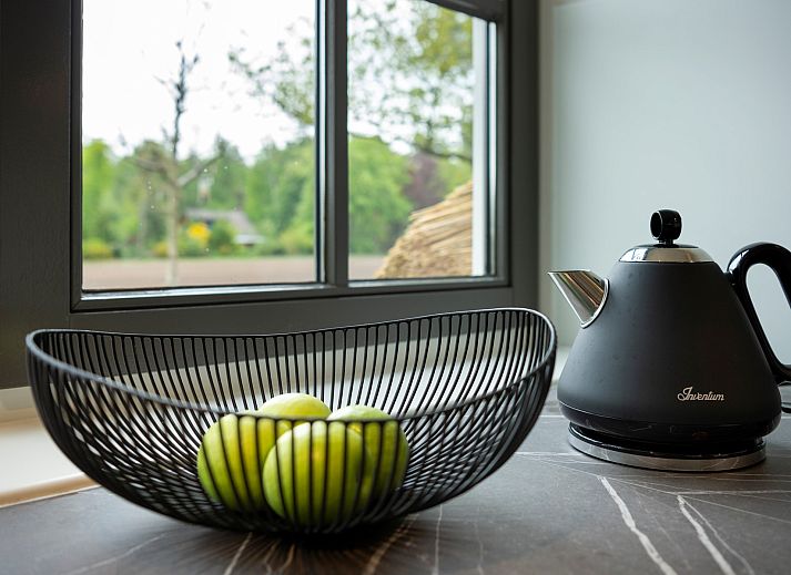 Dineer in de buitenlucht bij Vakantiewoning Sprielderbosch 45 'Skogen' op de Veluwe in Gelderland.