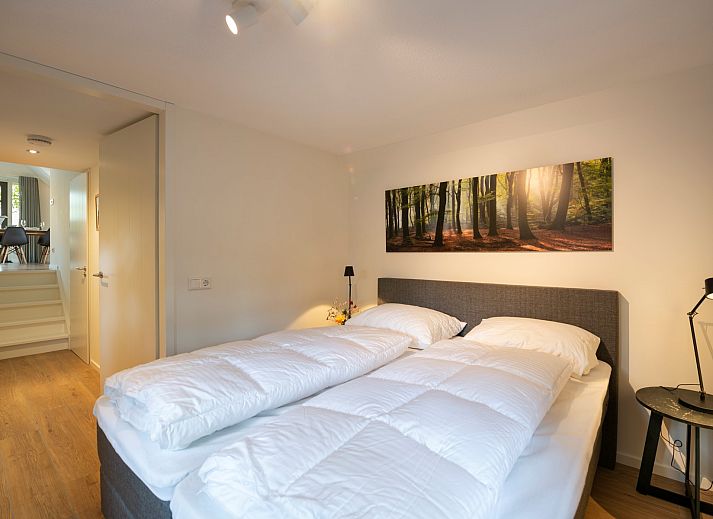 Detail van de gedekte tafel bij Vakantiewoning Sprielderbosch 45 'Skogen' in Putten, Veluwe, Gelderland.