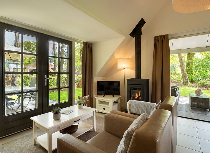 Charming vacation home Holiday home Sprielderbosch 12 'De Kuifmees' in Putten, Veluwe, surrounded by green nature.