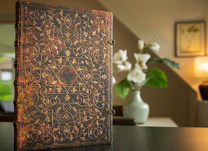 Cozy terrace at Holiday home Sprielderbosch 12 'De Kuifmees', vacation home in Putten, Veluwe, ideal for relaxation.