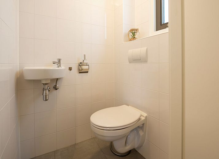 Gezellige woonkamer van Vakantiewoning Sprielderbosch 29 'Casa Esther' op de Veluwe met moderne inrichting in Putten.