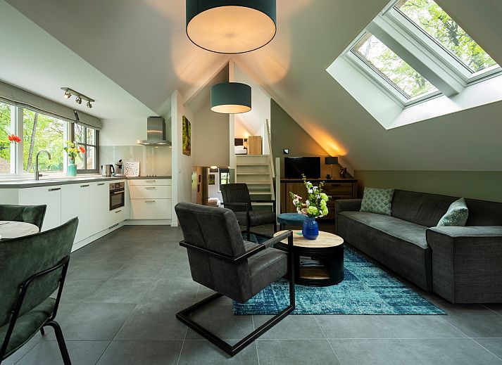 Gemuetlicher Aussenbereich des Ferienhauses Sprielderbosch 26 De Beuk in Putten, Veluwe, mit Sitzgelegenheit.