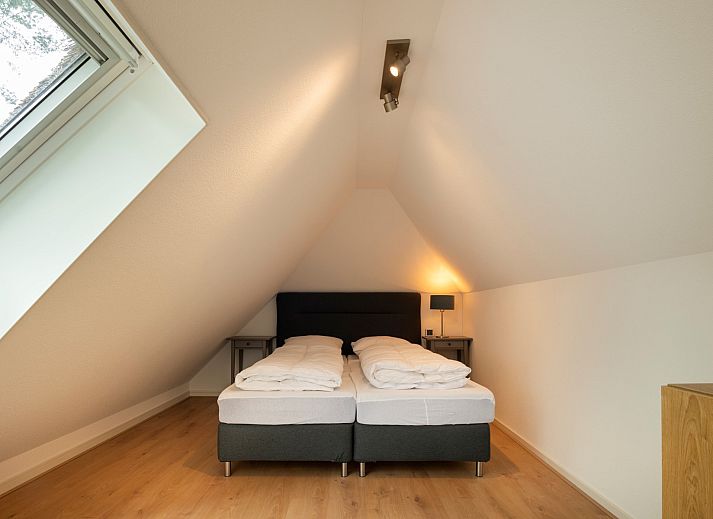 Bequeme Sitzgelegenheiten auf der Terrasse von Holiday home Sprielderbosch 26 De Beuk in Putten, Veluwe.