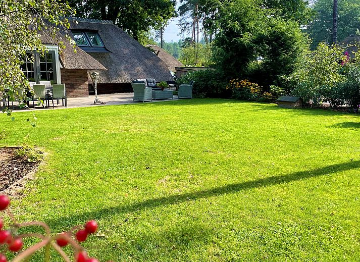 Ferienhaus Sprielderbosch 23 De Zwijnenstal, charmantes Ferienhaus in Putten, Veluwe mit Reetdach und grossem Garten.
