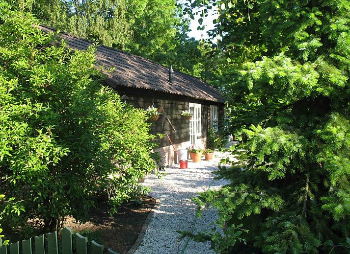 Modern bathroom in vacation home DG1276, Putten, Veluwe, with sink and toilet.