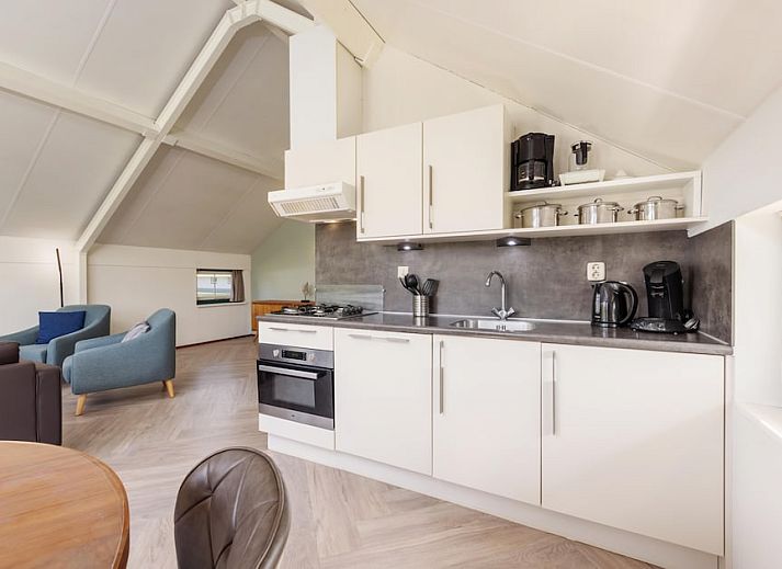 Veluwse Hoevewoning 4 in Putten, Veluwe, Gelderland. Charming bungalow with thatched roof, terrace and green garden in natural surroundings.