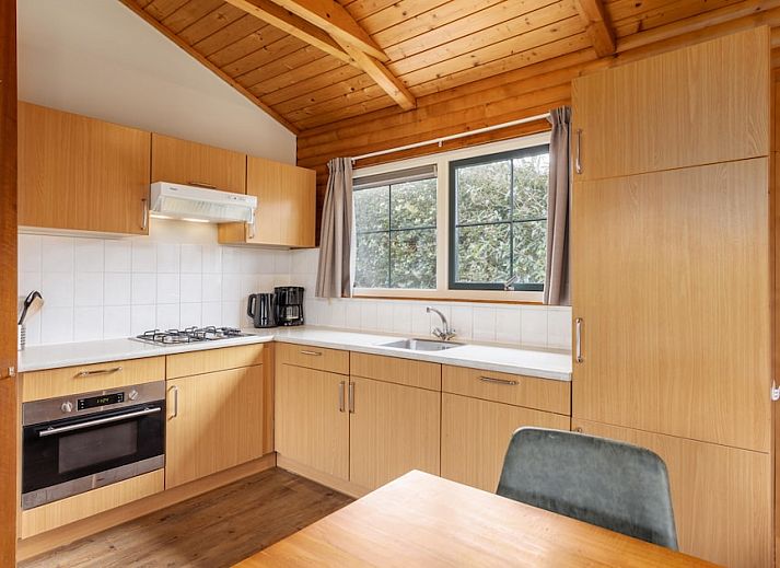 Blockhaus 6 Bungalow in Putten, Veluwe, Gelderland, umgeben von Natur und Ruhe, ideal fuer einen erholsamen Urlaub.