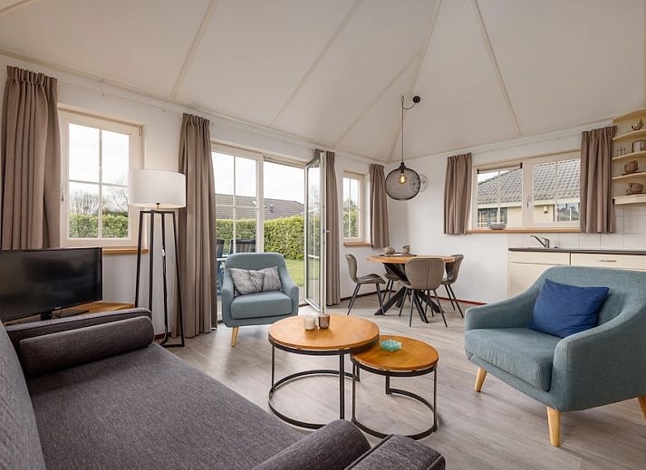 Bungalow 2 in Putten, Veluwe, Gelderland with sunny terrace and green surroundings, ideal vacation home for nature lovers.