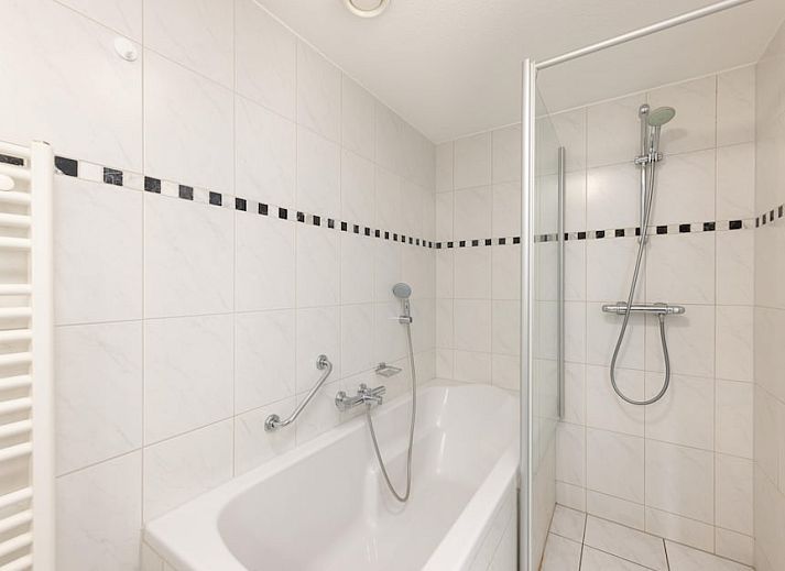 Cozy living room of Bungalow 2 in Putten, Veluwe. Comfortable sitting area with lots of light, ideal vacation home in Gelderland.