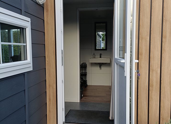 Accessible entrance to DG1546 vacation home in Putten Veluwe with convenient driveway.