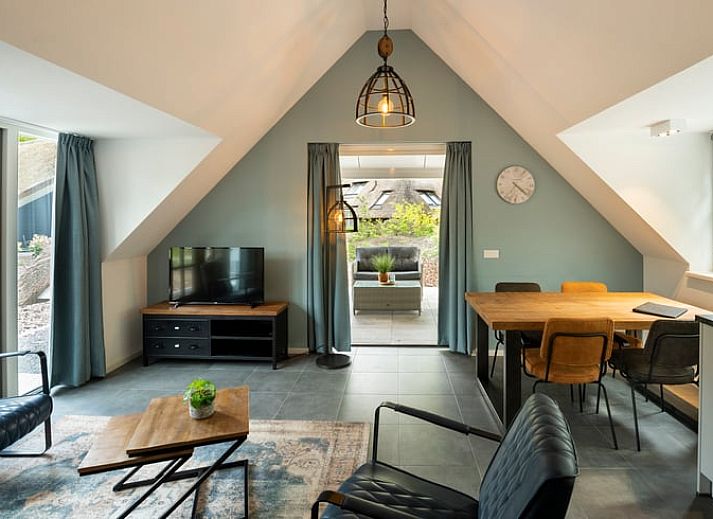 Charmantes Ferienhaus in Putten, Veluwe mit Reetdach und gruenem Garten in Gelderland.