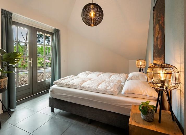 Geraeumige Terrasse am Ferienhaus in Putten, Veluwe, ideal fuer Entspannung in Gelderland.