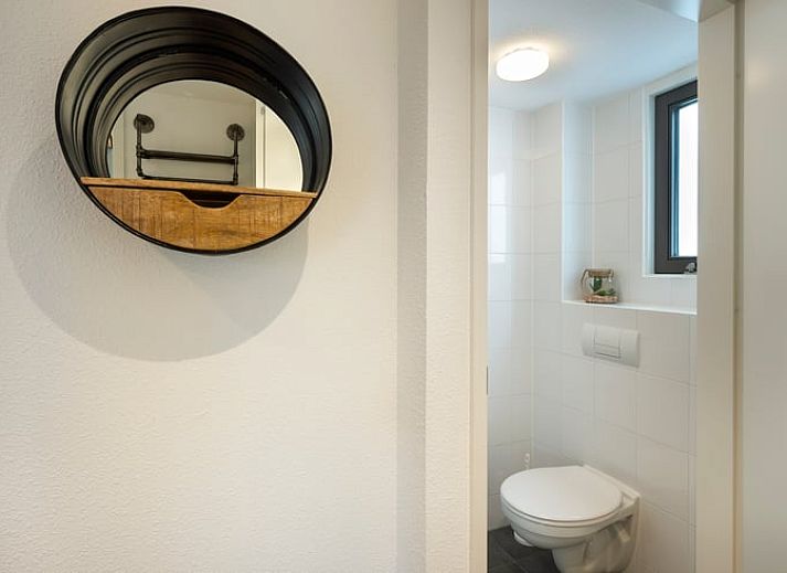 Geraeumige Terrasse am Ferienhaus in Putten, Veluwe, ideal fuer Entspannung in Gelderland.