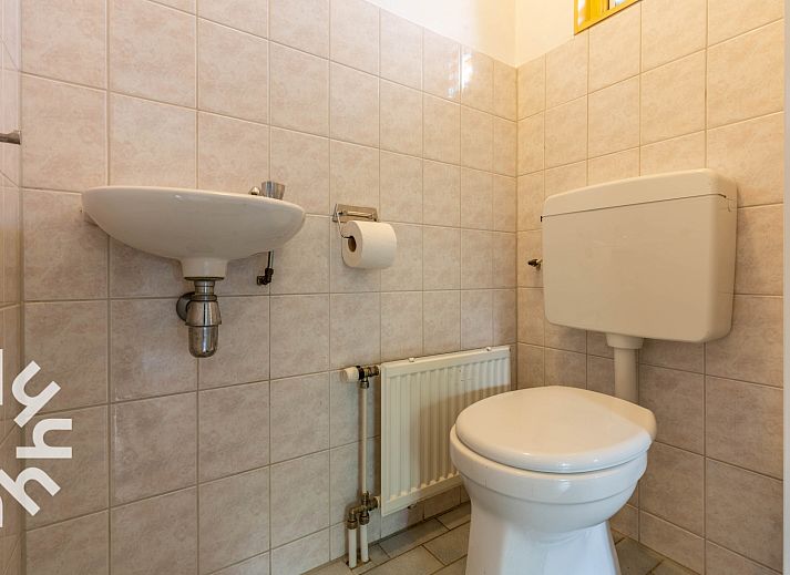 Moderne Einrichtung im Ferienhaus DG1814, Putten Veluwe, Gelderland, mit stilvollen Accessoires.