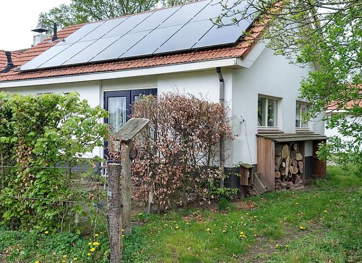 Ferienhaus in Putten, Veluwe, Gelderland mit Sonnenkollektoren und gruener Umgebung, ideal fuer einen nachhaltigen Urlaub.
