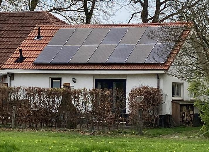 Ferienhaus in Putten, Veluwe, Gelderland mit Sonnenkollektoren und gruener Umgebung, ideal fuer einen nachhaltigen Urlaub.