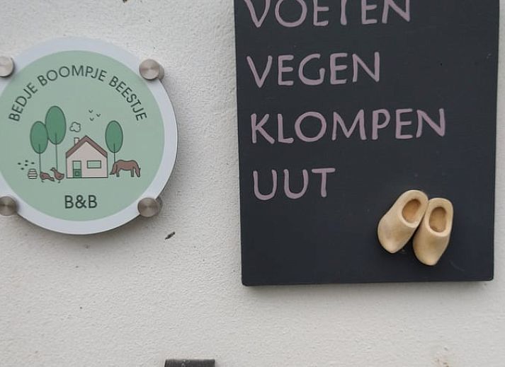 Ferienhaus in Putten, Veluwe, Gelderland mit Sonnenkollektoren und gruener Umgebung, ideal fuer einen nachhaltigen Urlaub.