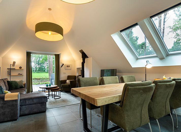 Charming vacation home Sprielderbosch 24 'Rijckholt' in the Veluwe with thatched roof and surrounded by woodland.