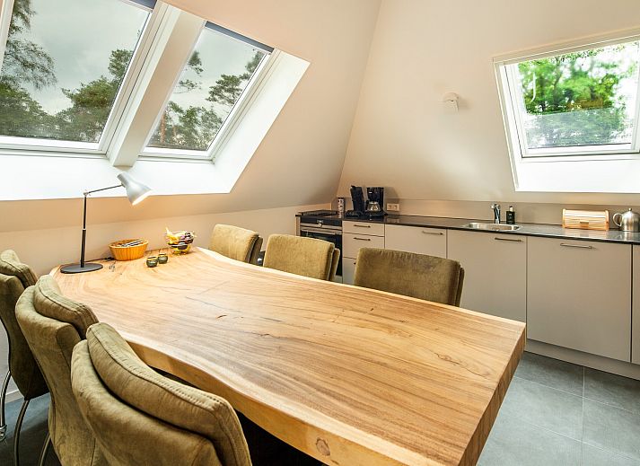 Charming vacation home Sprielderbosch 24 'Rijckholt' in the Veluwe with thatched roof and surrounded by woodland.