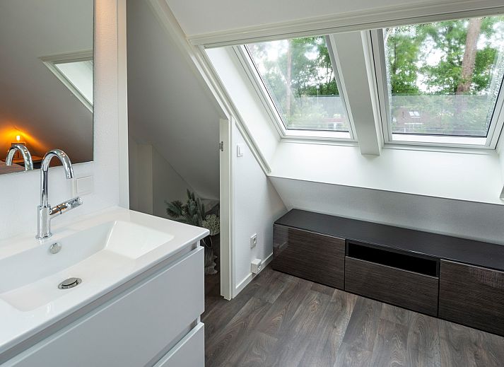 Veranda of Holiday home Sprielderbosch 24 'Rijckholt' in the Veluwe with comfortable seating.