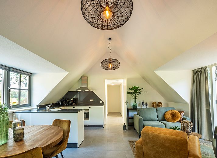 Schoenes Reetdach des Ferienhauses Sprielderbosch 31 Lindenhorst an der Veluwe in Putten, Gelderland.