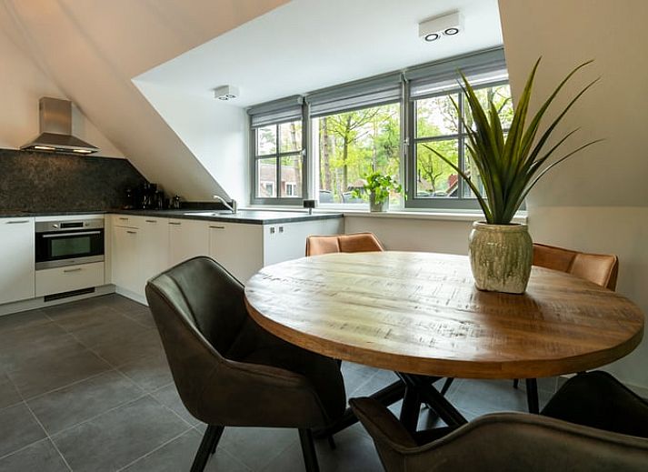 Charmantes Ferienhaus in Putten mit Reetdach, umgeben von der Veluwe-Natur, ideal fuer einen erholsamen Aufenthalt in Gelderland.