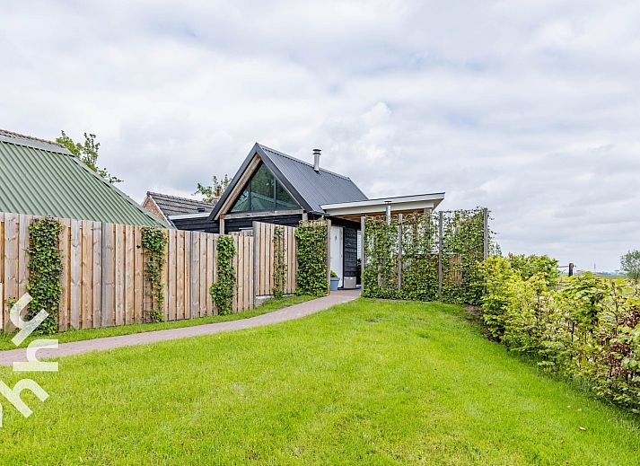 Lichte en ruime woonkamer van vakantiehuis DG1461 in Wezep, Veluwe, Gelderland met modern interieur.