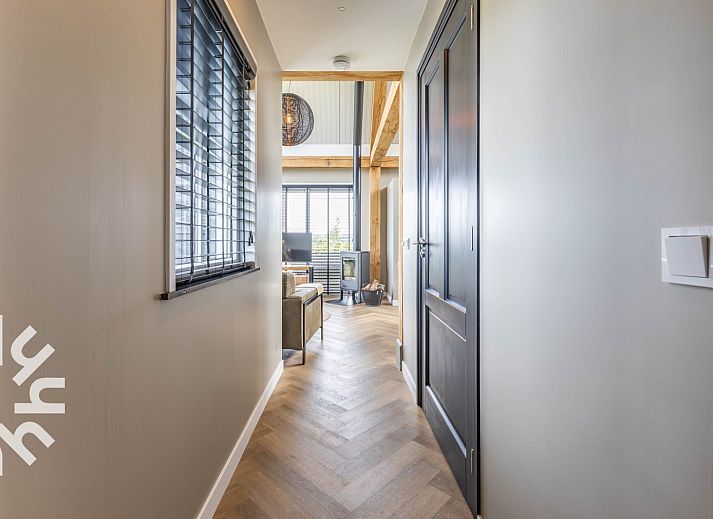 Sfeervolle slaapkamer in vakantiehuis DG1461 in Wezep, Veluwe, Gelderland met warme verlichting.