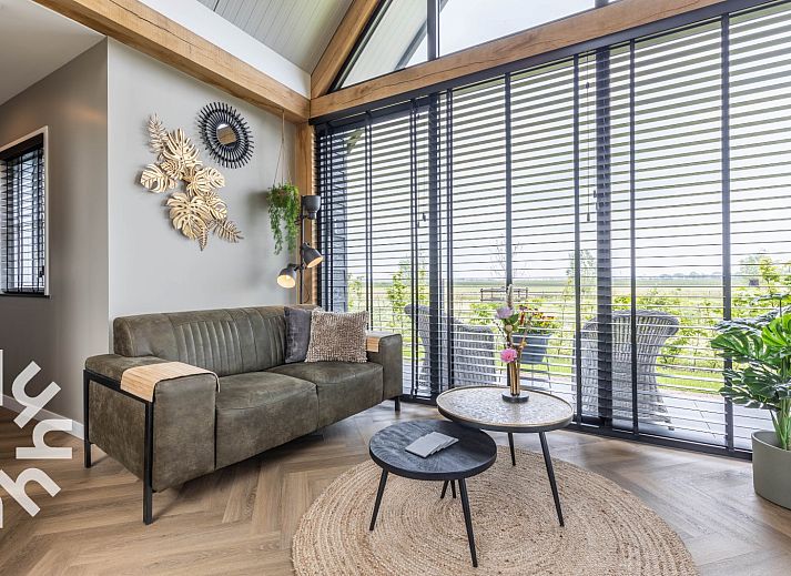 Sfeervolle slaapkamer in vakantiehuis DG1461 in Wezep, Veluwe, Gelderland met warme verlichting.