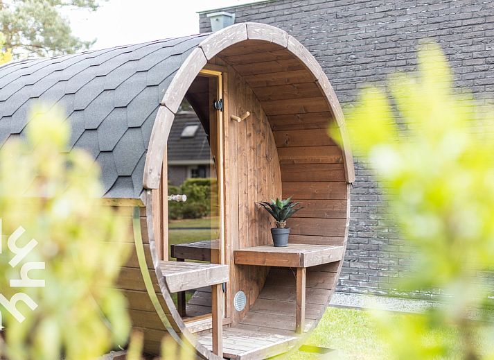 DG814 Ferienhaus in Voorthuizen, Veluwe mit modernem Aussenbereich und gruenem Garten.